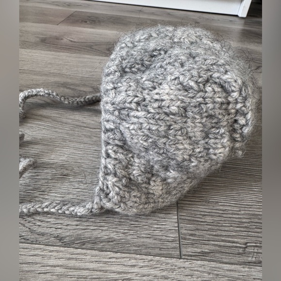 Set of 3 Knitted Bonnets - Picture 8 of 12